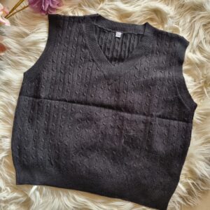 jet black sleeveless knit vest – small to medium