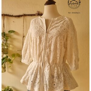 stylish off white top – medium