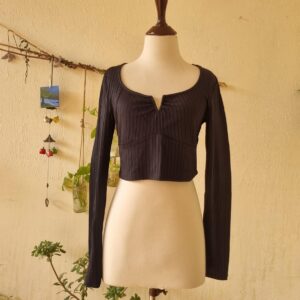 cropped top – excellent condition