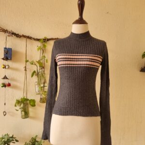 fitted sweatshirt – excellent condition