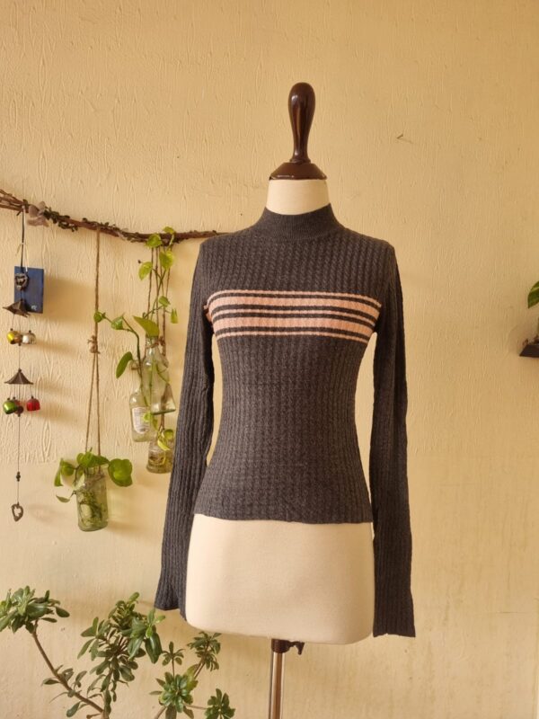 fitted sweatshirt – excellent condition